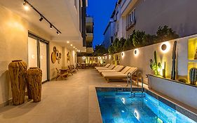 Dulcet Hotel